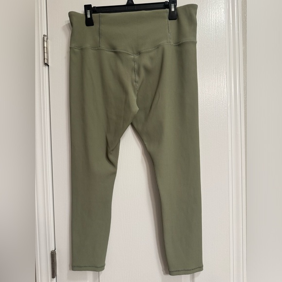 Athleta Elation Rib 7/8 Tight Size XL EUC - Picture 2 of 3